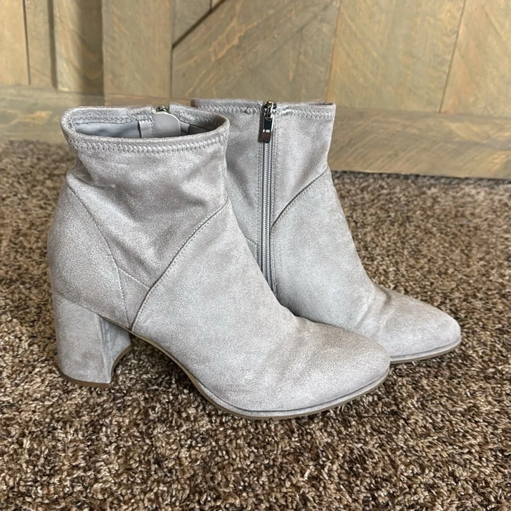 Marc Fisher Dyvine gray faux suede ankle boots with block heels Size 10